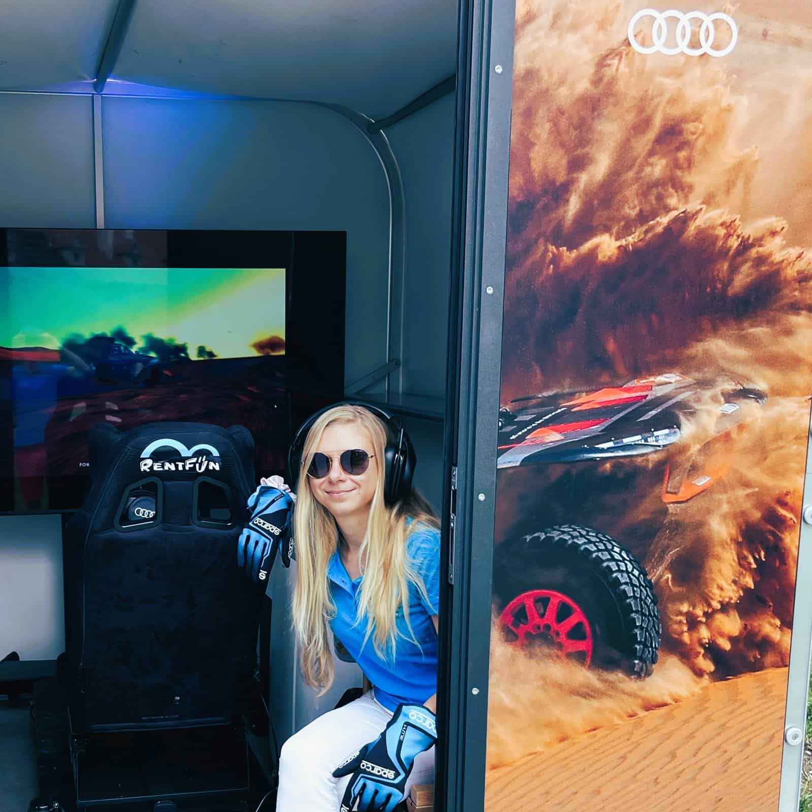 Online závodní simulátor. Profesionální kompletní nastavení závodního simulátoru. Závodní simulátor Audi zdarma. Pronájem zážitkového simulátoru Audi