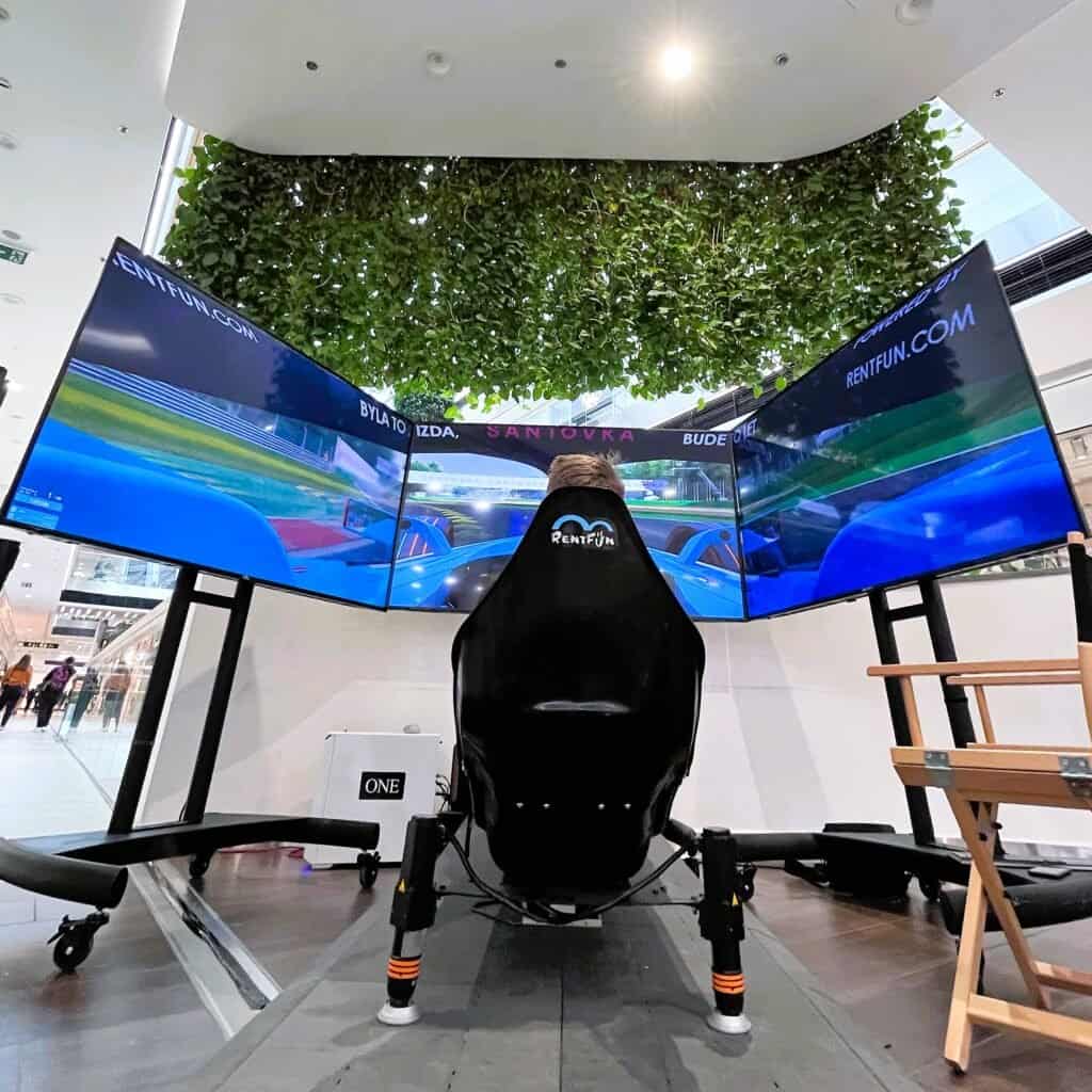 Pronájem simulátoru Formule E s elektrickým simulátorem RoarFun Energy pro akce v ČR a SR