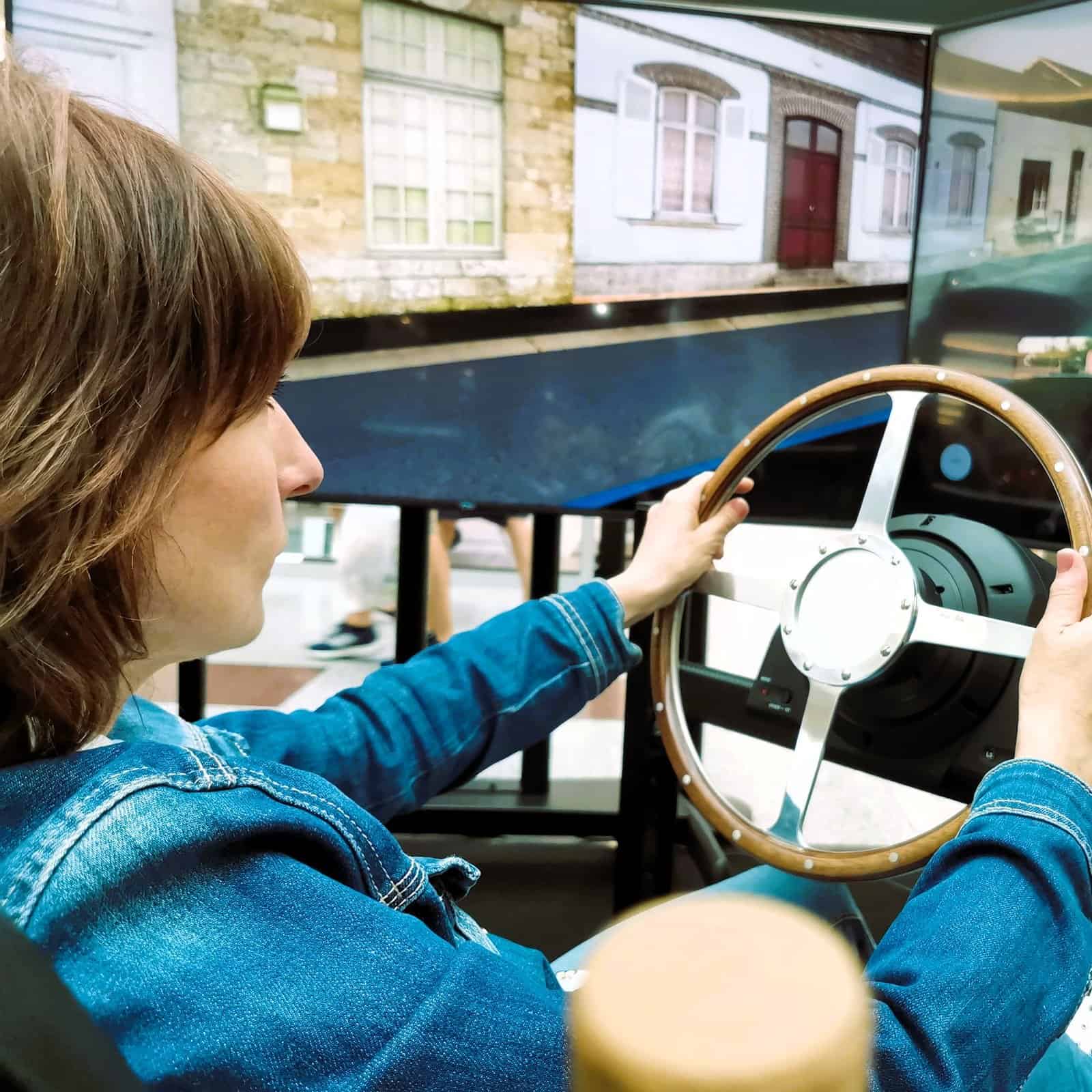 Pronájem simulátoru Classic Cars v ČR s dodáním. Půjčovna klasických automobilových simulátorů pro firemní večírek s podporou online