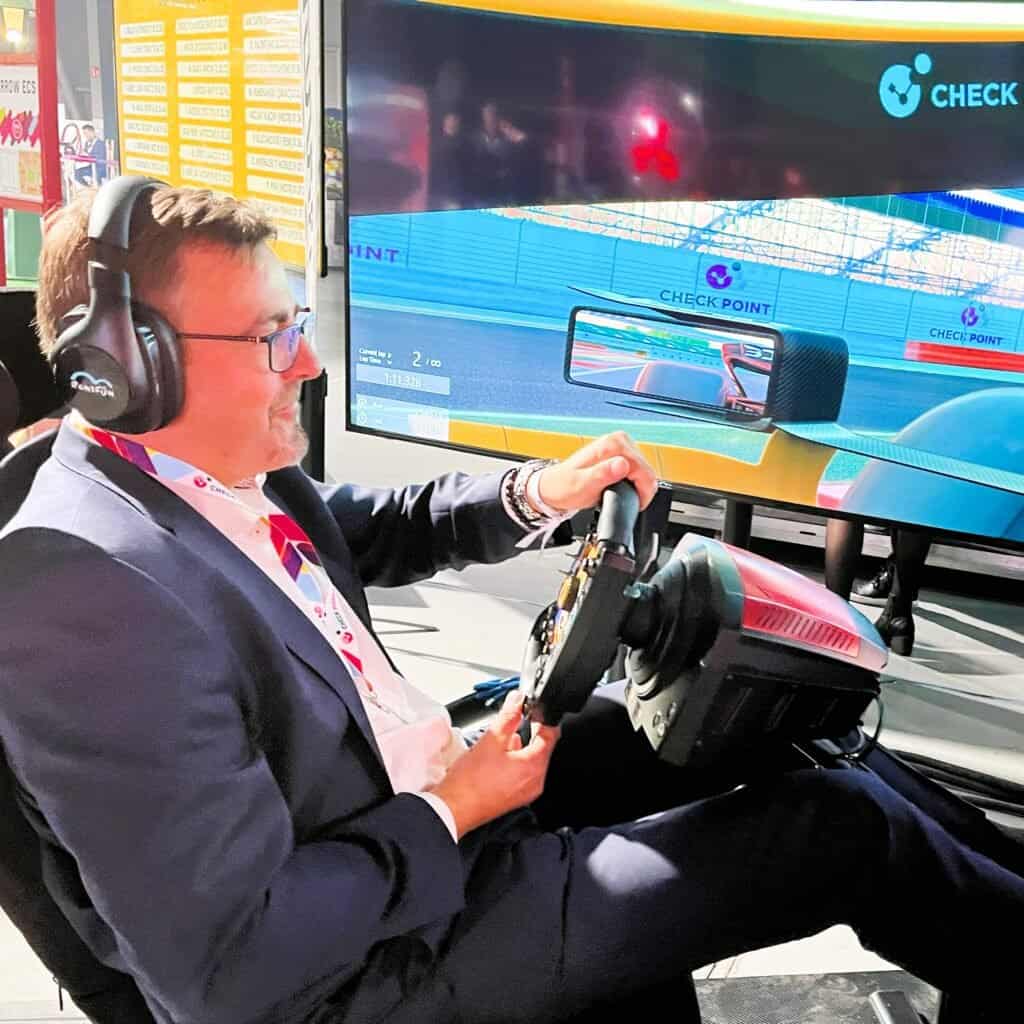 Pronájem simulátoru Formule 2 v Praze Brně Olomouci Ostravě. Pronájem simulátorů Formule na klíč pro firemní akci s dodáním v EU
