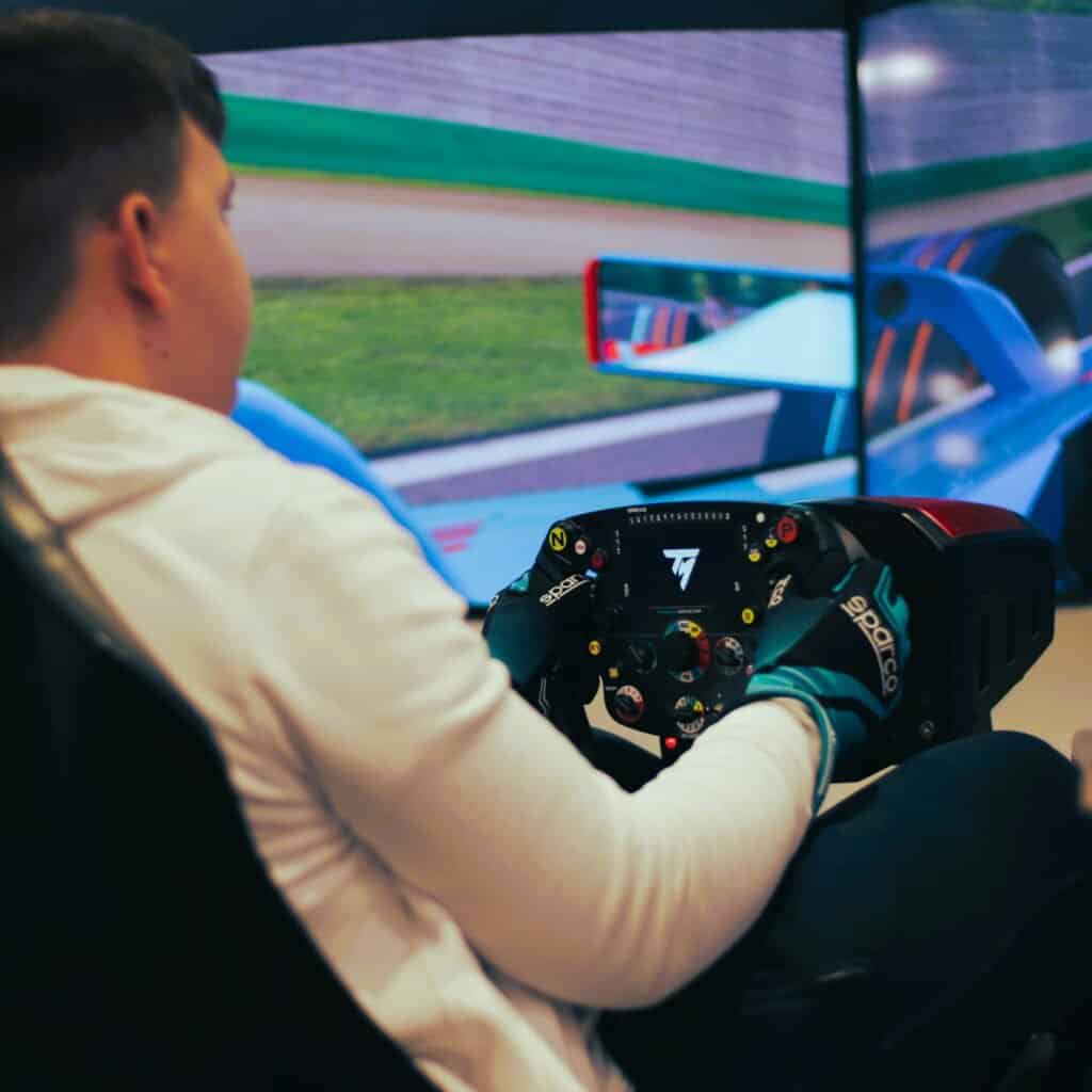 RoarFun pronájem vysokonapěťového elektro simulátoru Formule E pro zážitky Praha, Brno, Bratislava, Nitra, Ostrava