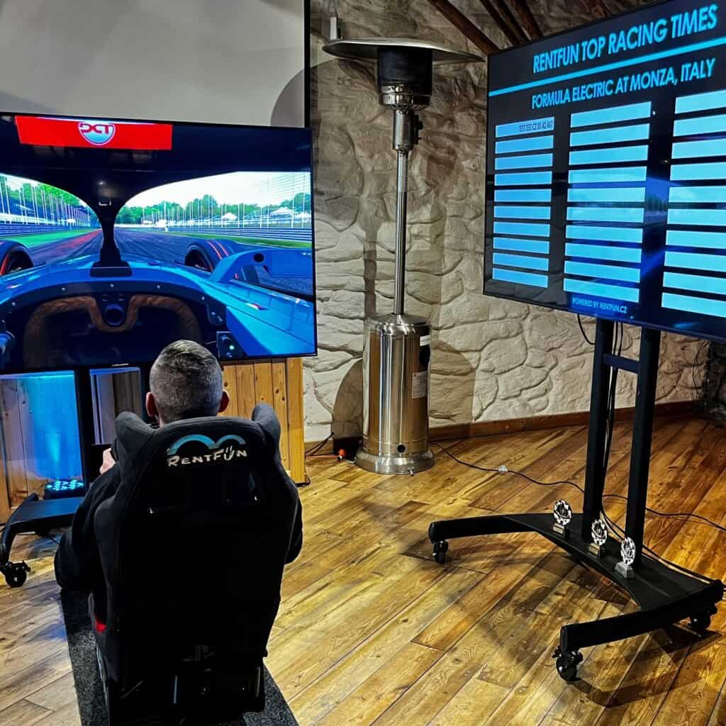 Interaktivní zážitek Simulátor formule E RoarFun pro každého