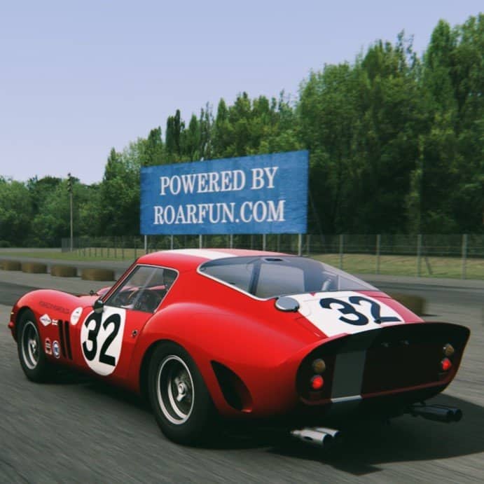 Pronájem simulátoru klasických vozů Monza Ferrari 250 GTO UK s dodáním. Pronájem simulátoru historických automobilů s podporou brandingu partnerů.