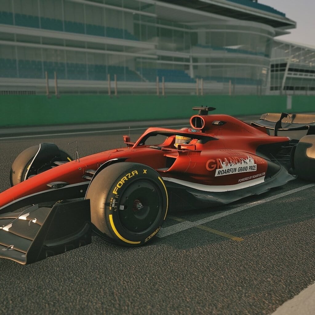 Pronájem simulátoru závodů Formule f 1 Hybrid Monza v Brně. Pronájem hybridních simulátorů Formule Monza pro firemní akce s logem značky v ČR