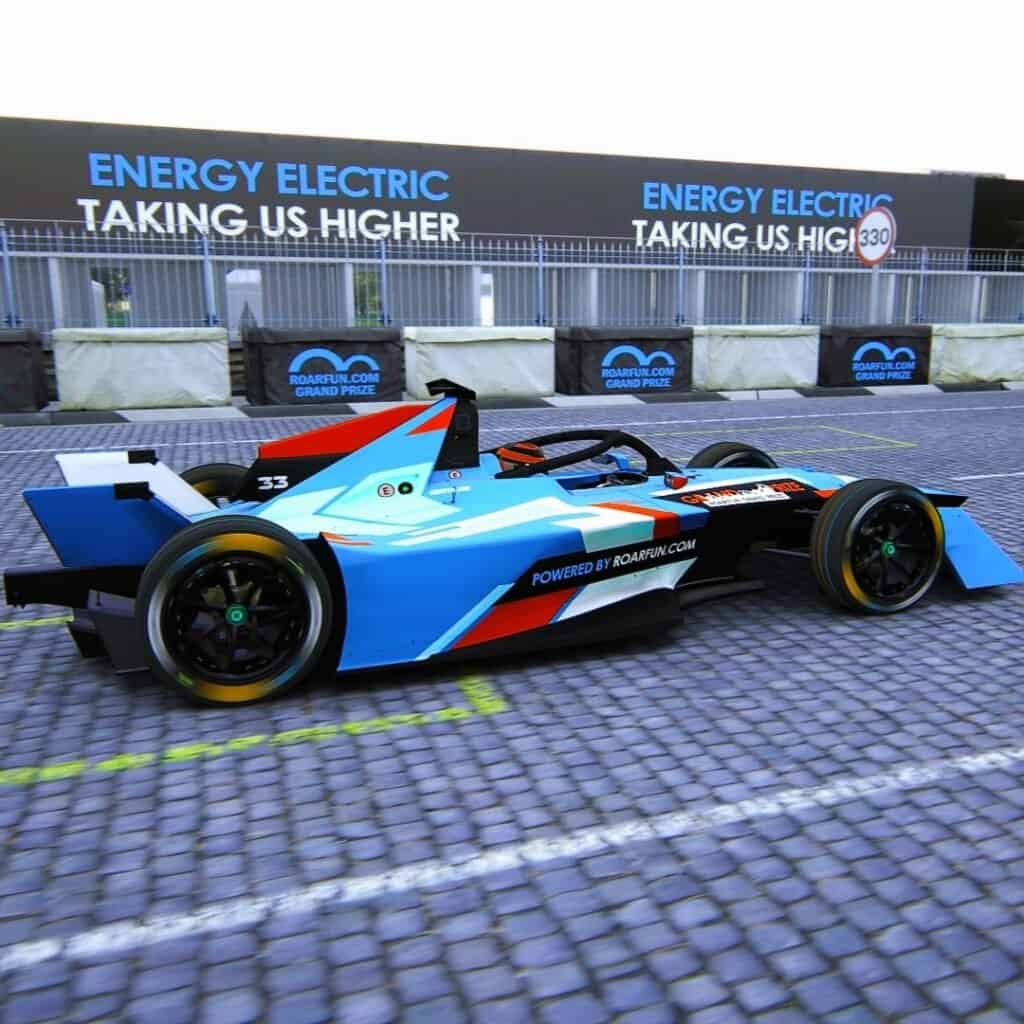 Úžasný pronájem elektrických simulátorů Formule E RoarFun