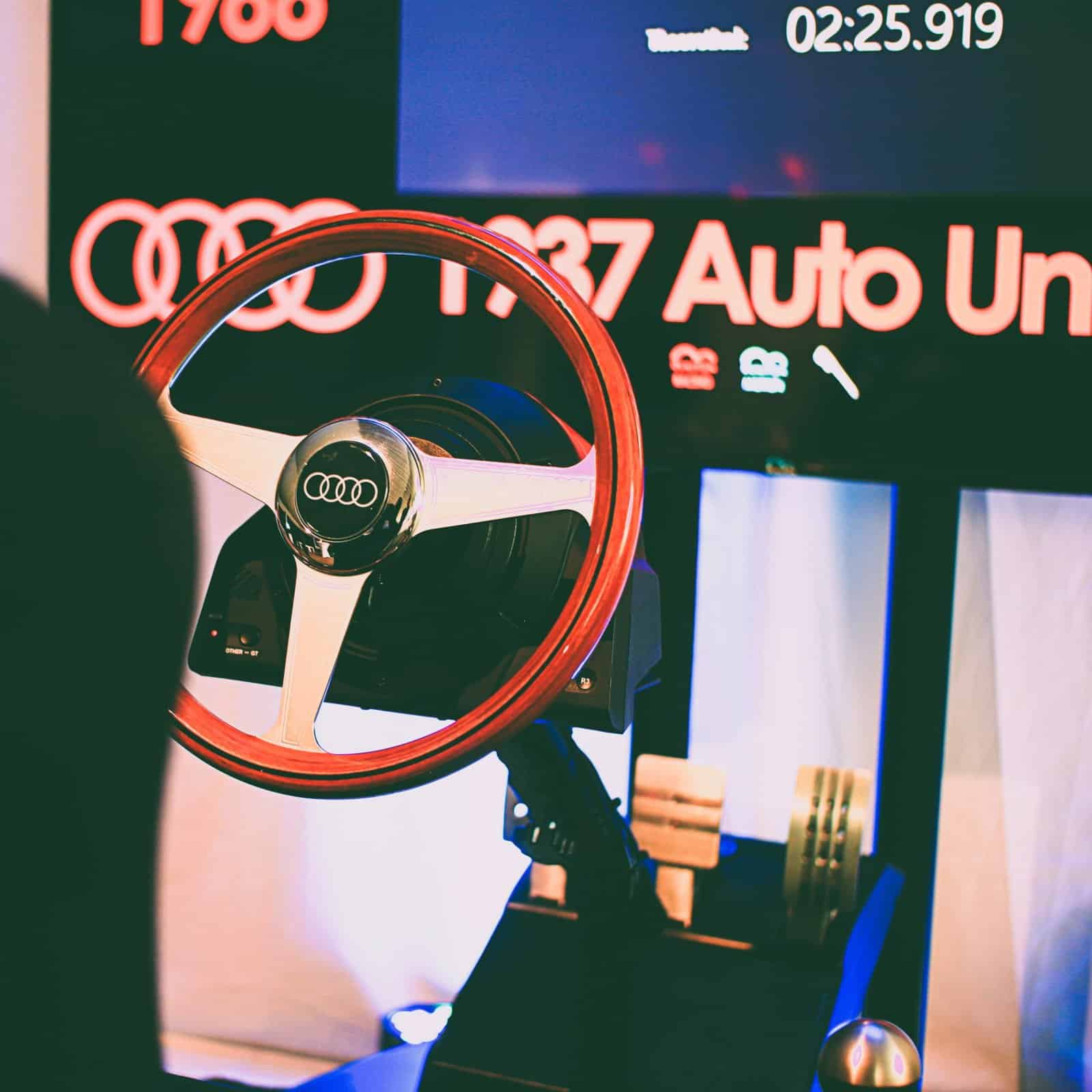 Pronájem simulátoru Classic Cars v Praze a Brně. Pronájem simulátorů klasických automobilů - autentický zážitek z historických vozů pro firemní akce na klíč