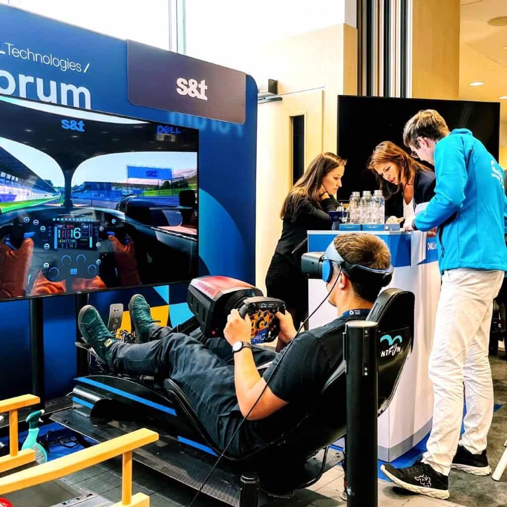 Pronájem simulátoru F1 do Prahy - Bratislavy, Brna a Ostravy. Pronájem Formule na firemní akci.