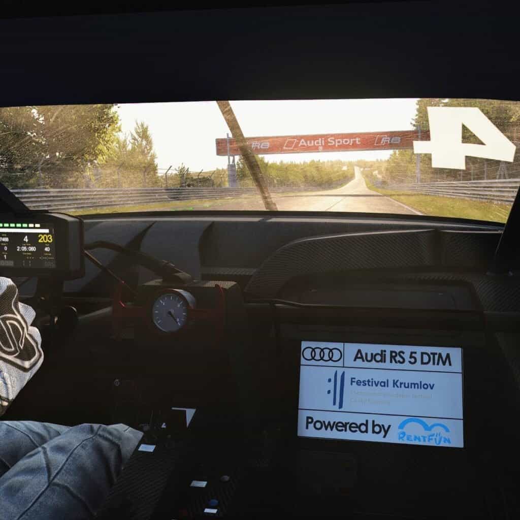 Pronájem závodního simulátoru Audi v EU. Půjčovna Audi Hybrid Racing simulátor Plzeň Olomouc Ostrava