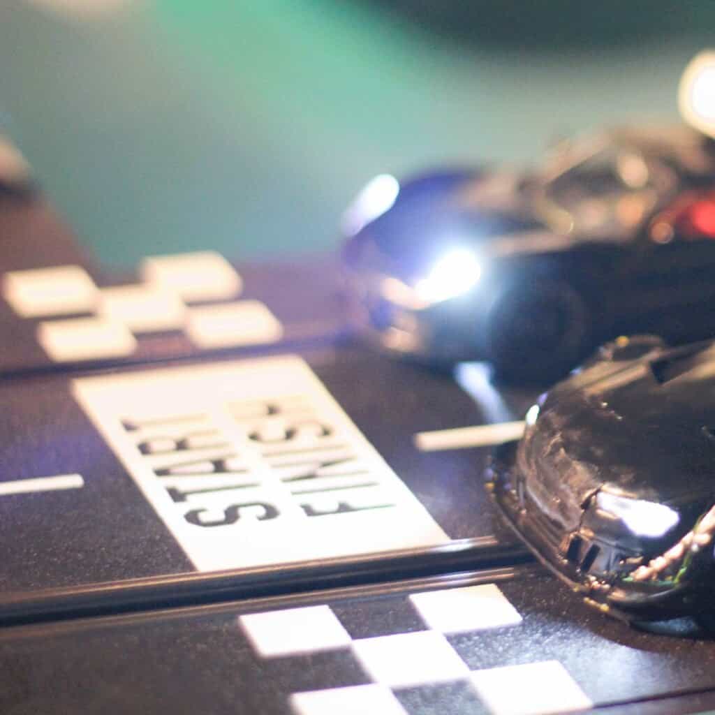 Pronájem závodní dráhy pro automobily na párty. Pronájem závodní dráhy pro automobily po celé ČR a zahraničí