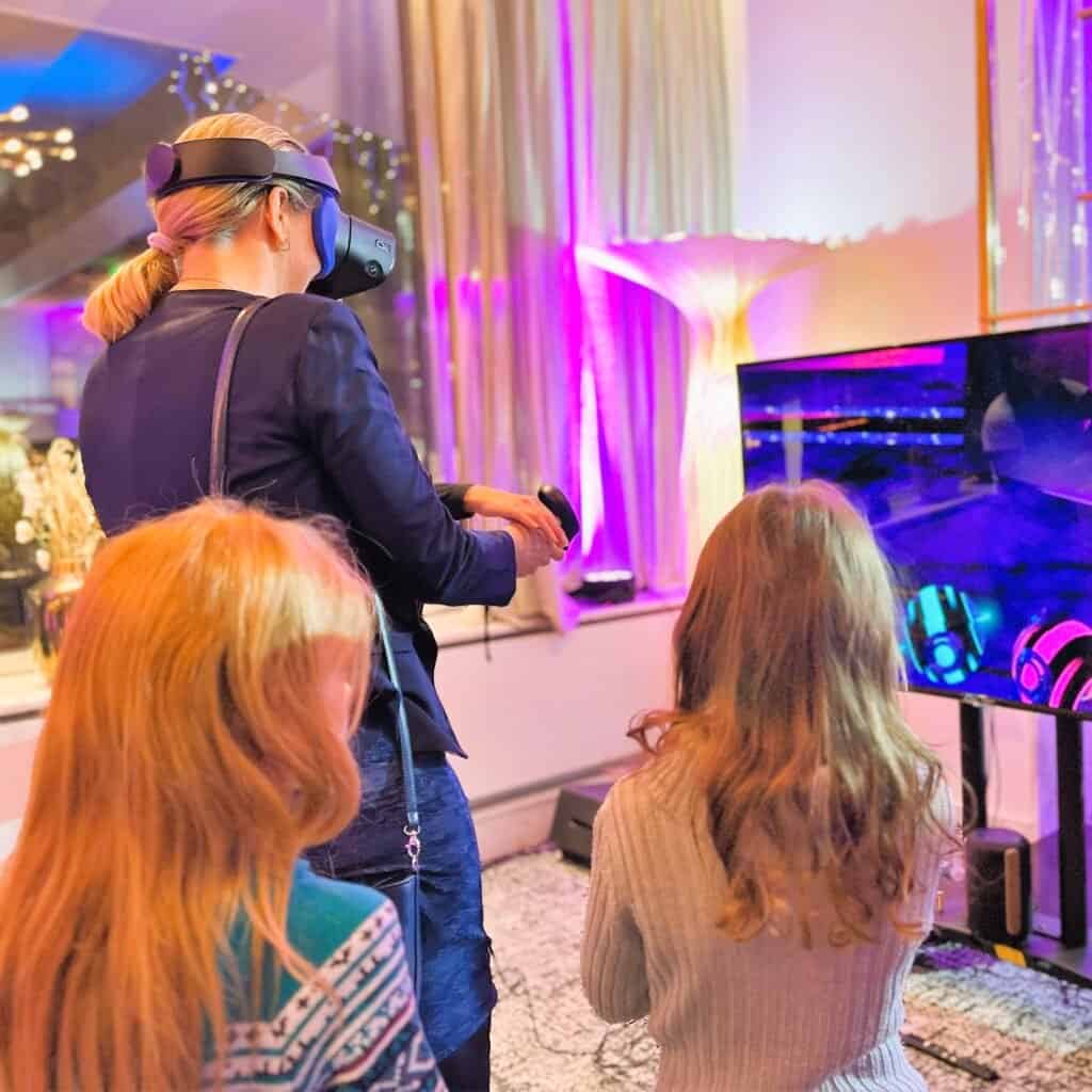 Pronájem virtuální reality pro taneční akce v Praha, Brno, Bratislava. Pronájem VR zážitku pro sportovní událost s obsluhou