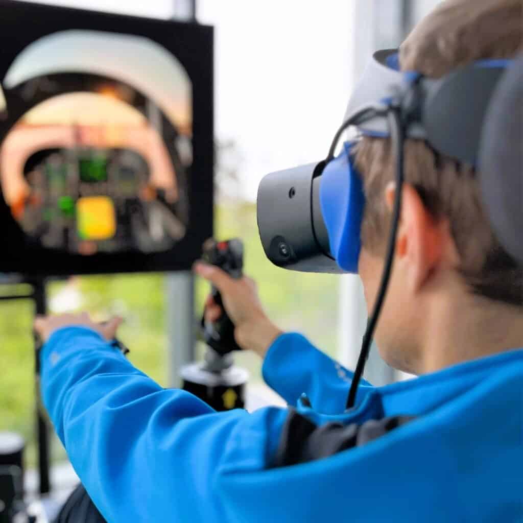 Top Gun simulátor Jet Fighter Simulator pronájem Český Krumlov, Karlovy vary. Pronájem simulátorů stíhaček pro teambuildingové oslavy s RoarFun