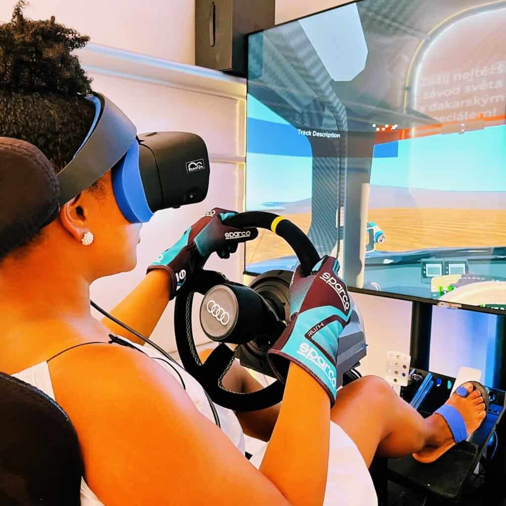 Půjčovna terénních simulátorů . Pronájem off road simulátoru 4x4 se službami RoarFun