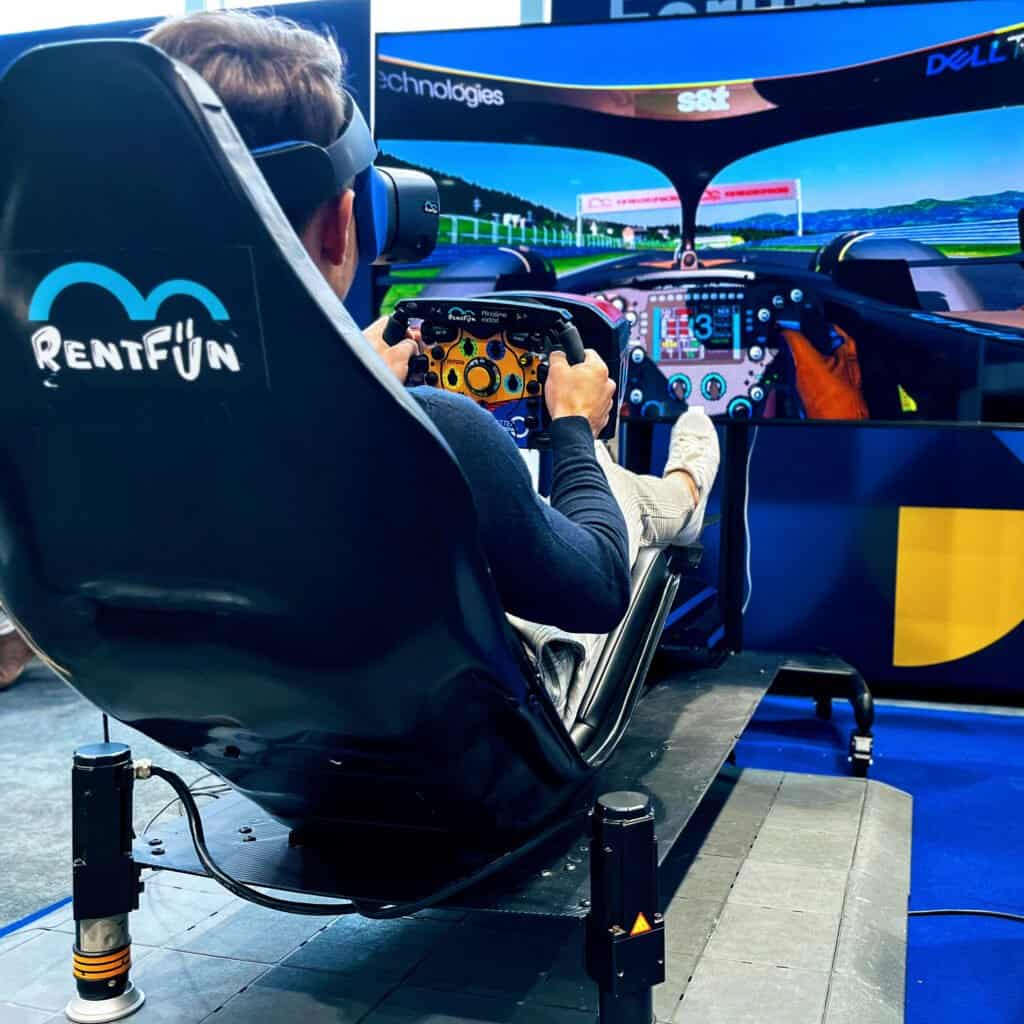 Pronájem simulátoru Formule 1 v Praze. Pronájem simulátorů Formule pro firemní akci s obsluhou a doručením