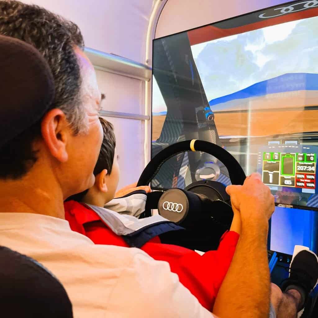 Audi simulátor k pronájmu v Praze Pohyb a VR