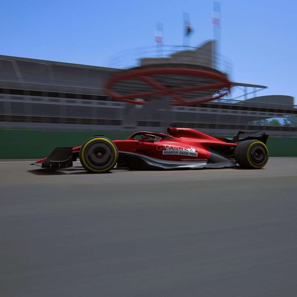 Pronájem závodního simulátoru Formula Hybrid Monza v Miláně. Pronájem hybridních simulátorů Formule Monza pro firemní konferenci s logem značky v ČR
