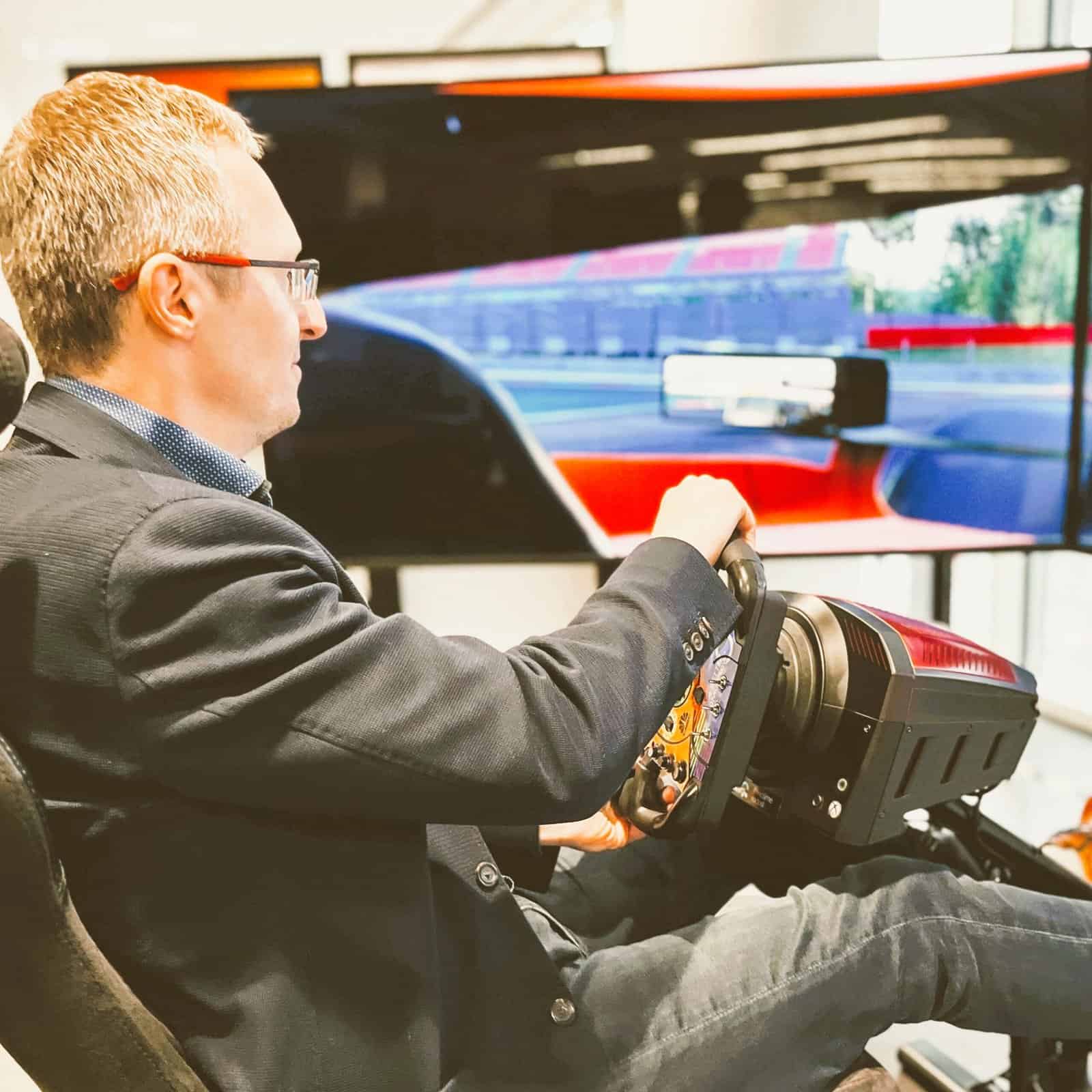 RoarFun Arrow F1 závodní simulátor zážitek.