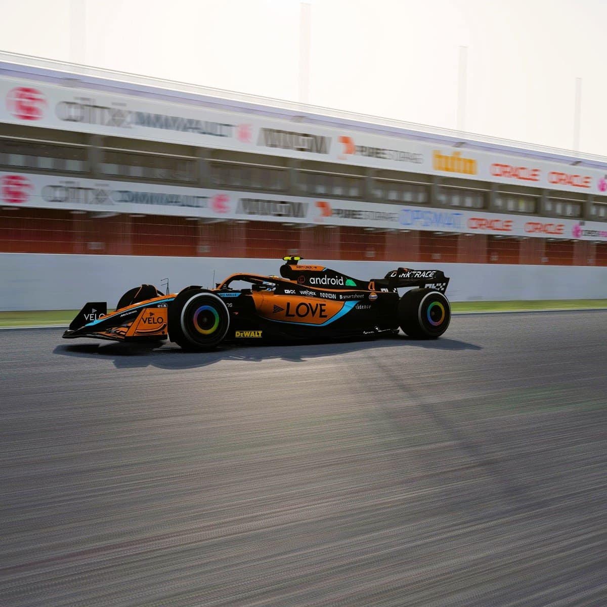 RoarFun Arrow pridani logo a branding na Formule 1 VR simulator.