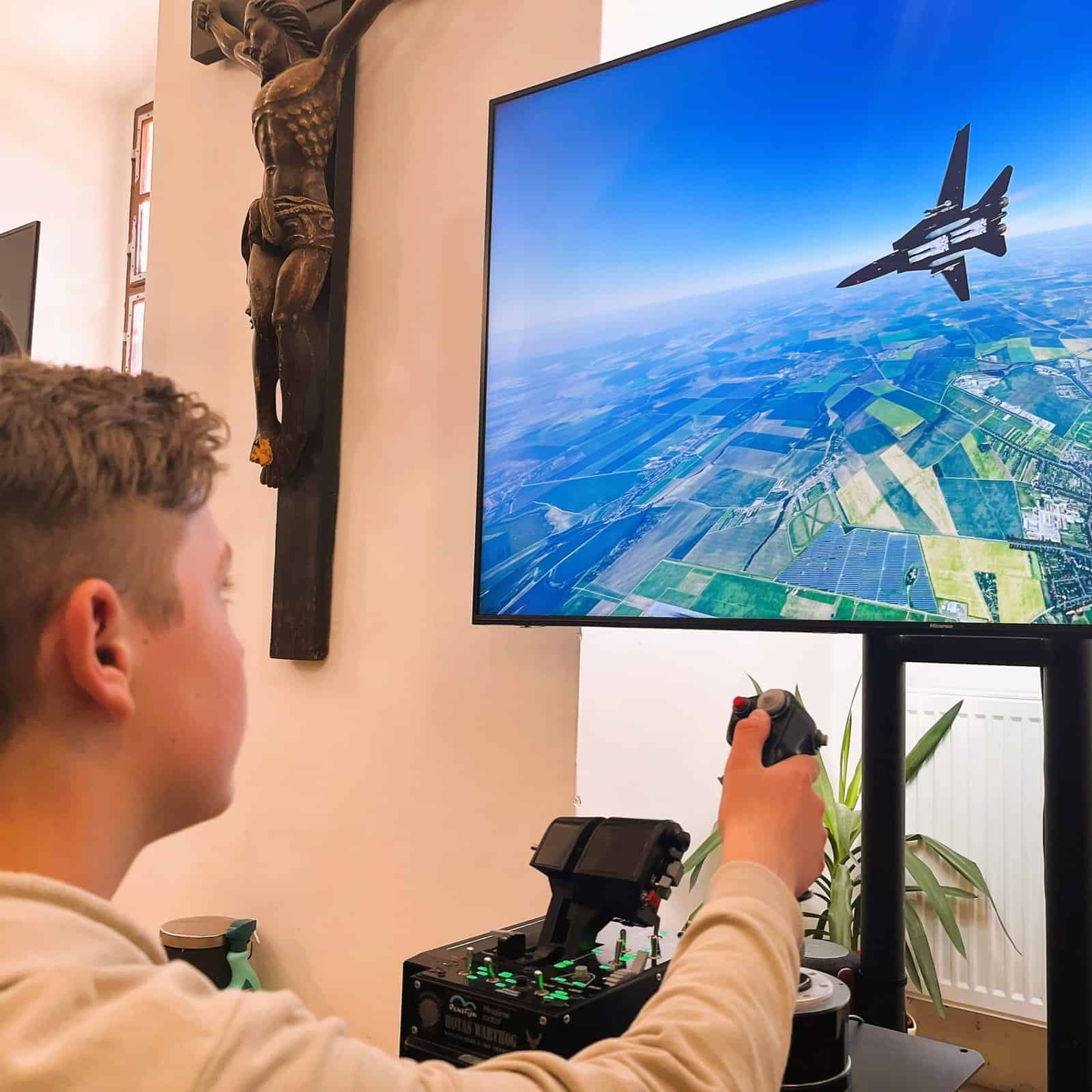 Biskupství Brněnské: ministrantská pouť simulator jet půjčení na akce.