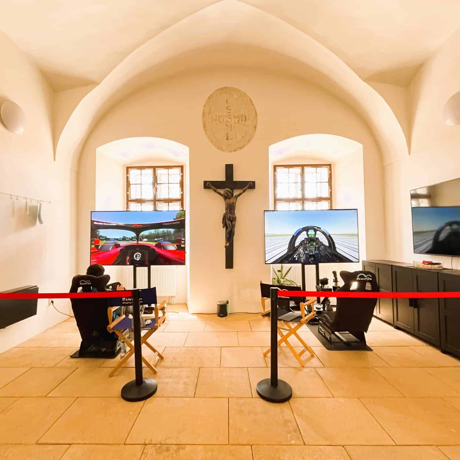 Biskupství Brněnské: ministrantská pouť simulatory F1 a Top Gun půjčovna na akce.
