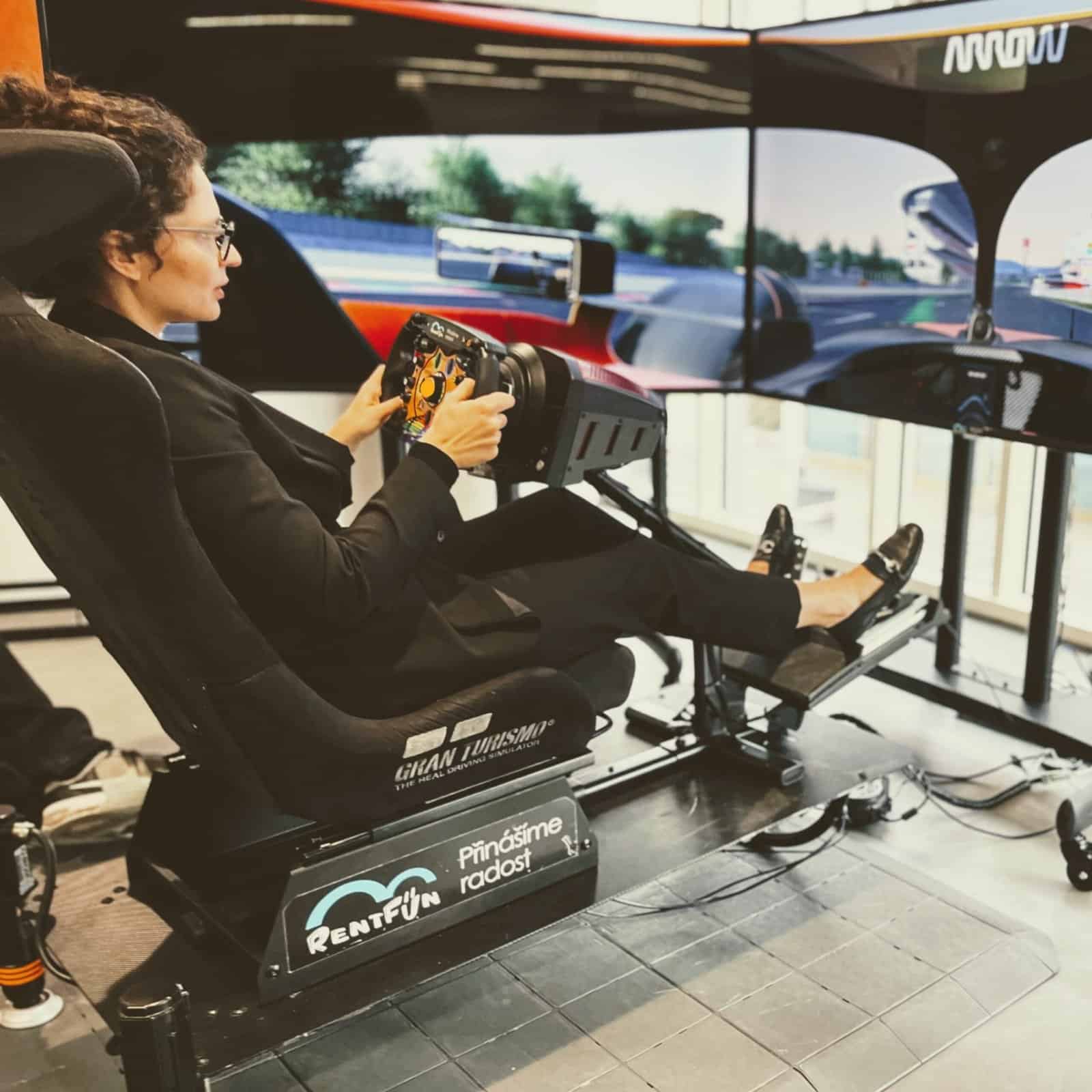RoarFun Arrow VR zavodni simulator Formule 1.