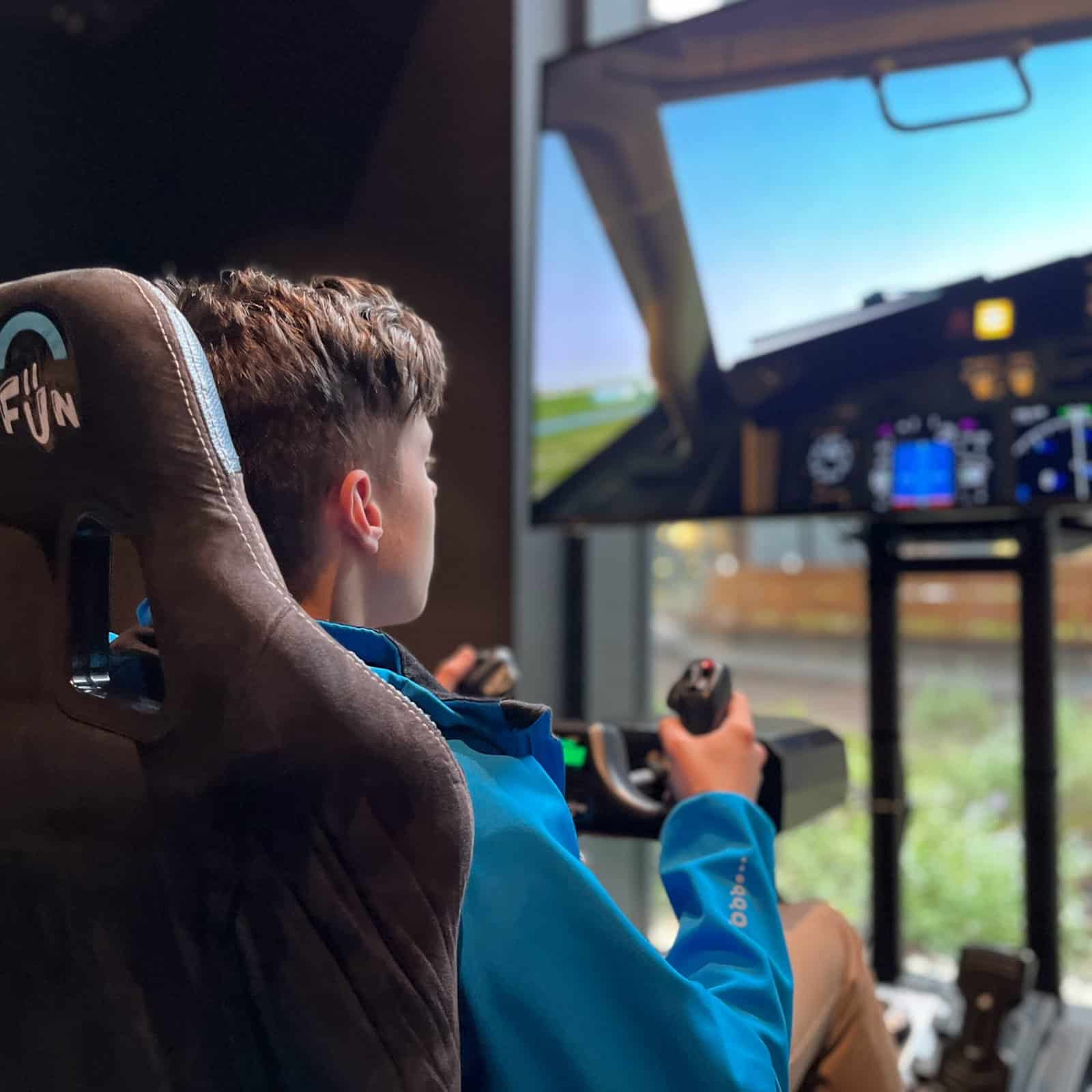 Pronájem moderního zábavního simulátoru pro firemní akce v Praze. Pronájem interaktivní zábavy pro teambuilding v Evropské unii a ČR na klíč s obsluhou
