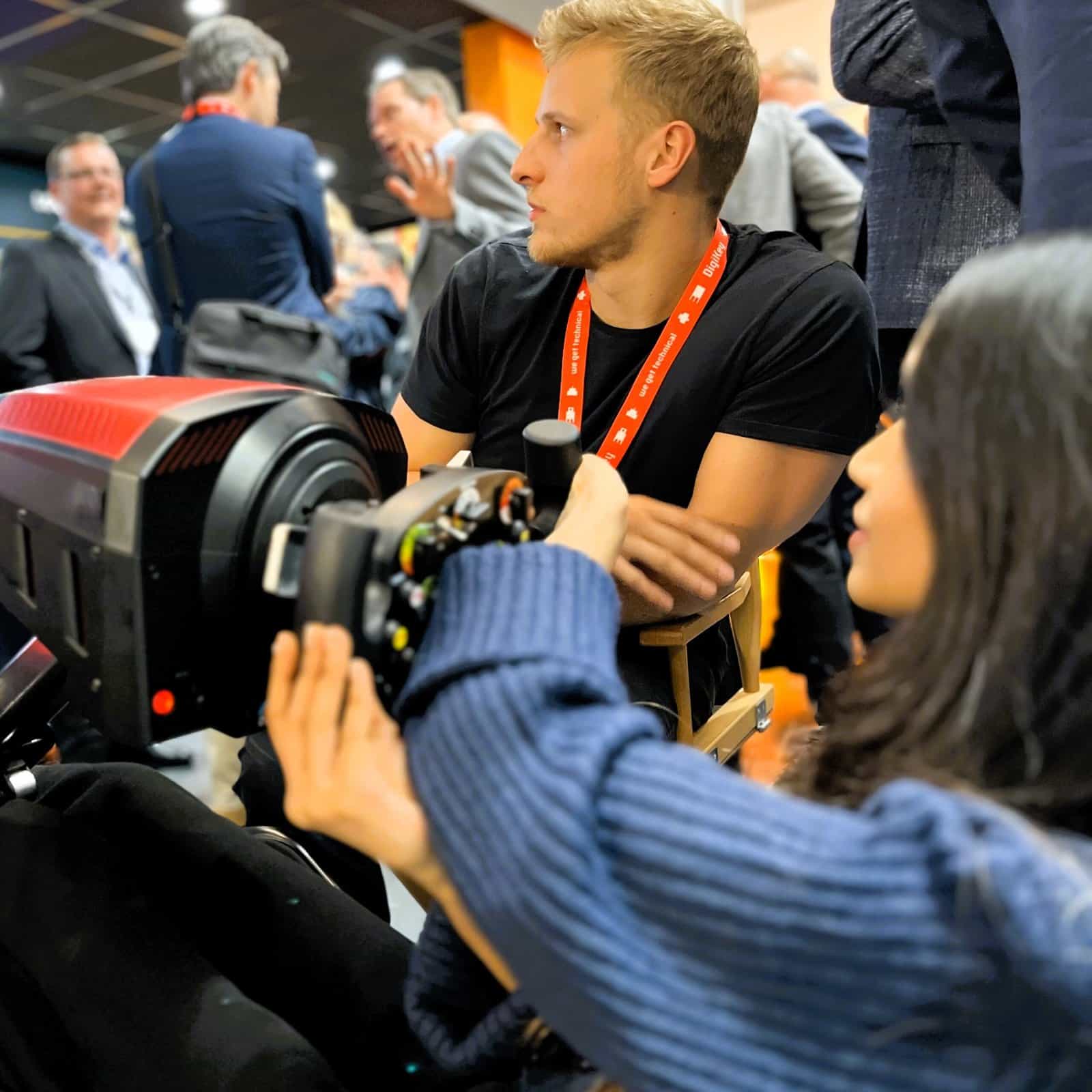 Profesionální simulátor Formule 1 s obsluhou.