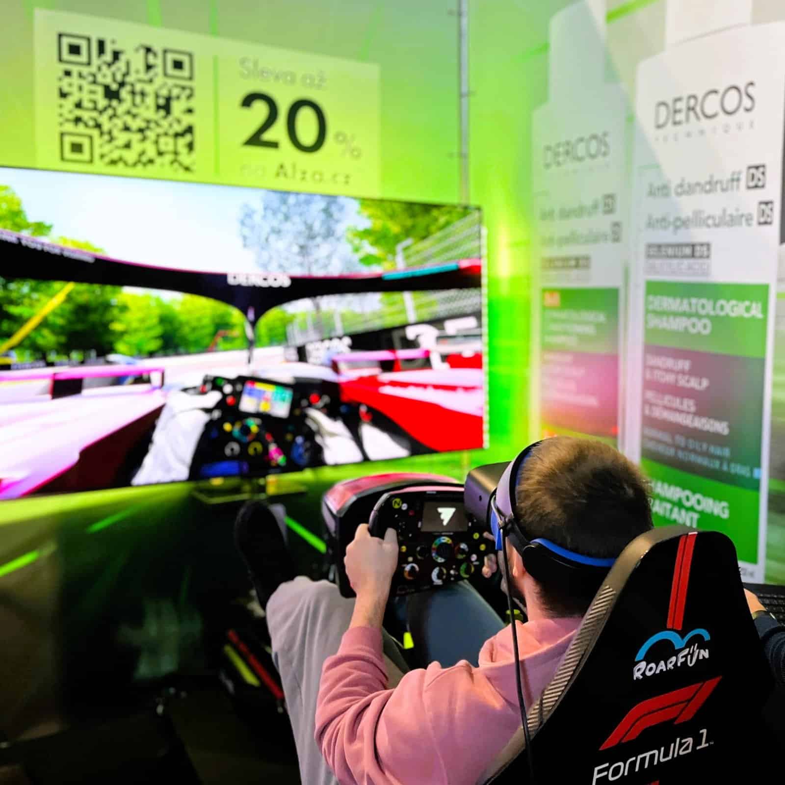 Dercos @ Esport herní festival MČR - VR trenažér Formule 1. Zajistili jsme Formule 1 trenažér s VR pro Dercos @ Esport herní festival MČR. Na formuli i závodní trať jsme umístili Dercos Vichy logo klienta.